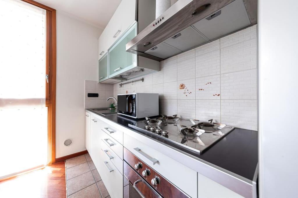 Appartamento Caterina A 5 Minuti Da Milano Fiere E San Siro Con Wifi-Netflix-Free Parking 外观 照片