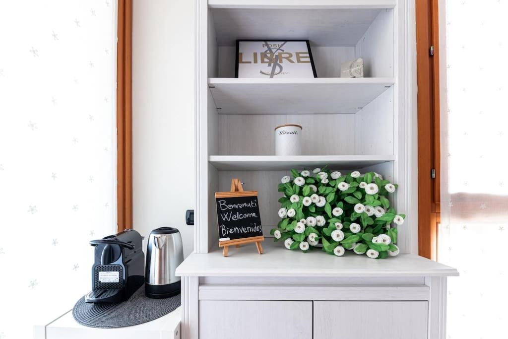Appartamento Caterina A 5 Minuti Da Milano Fiere E San Siro Con Wifi-Netflix-Free Parking 外观 照片