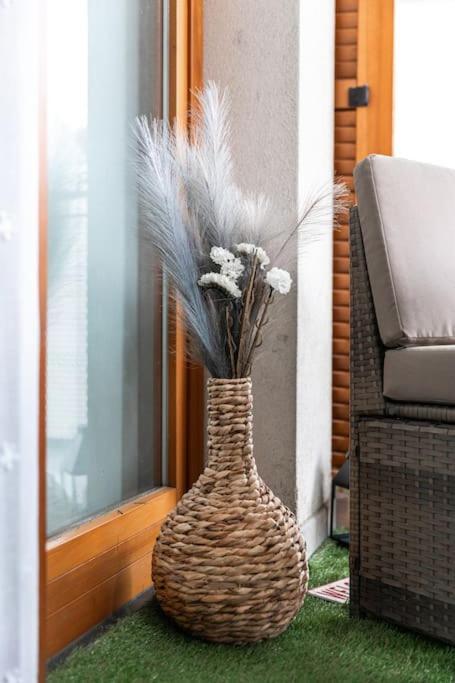 Appartamento Caterina A 5 Minuti Da Milano Fiere E San Siro Con Wifi-Netflix-Free Parking 外观 照片