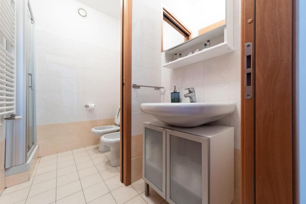 Appartamento Caterina A 5 Minuti Da Milano Fiere E San Siro Con Wifi-Netflix-Free Parking 外观 照片