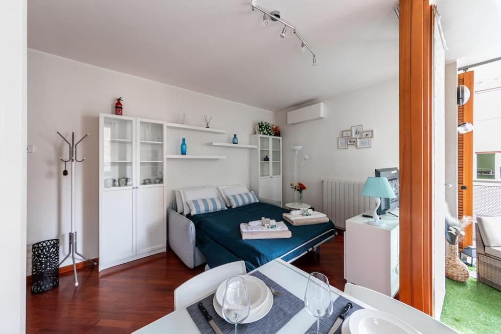 Appartamento Caterina A 5 Minuti Da Milano Fiere E San Siro Con Wifi-Netflix-Free Parking 外观 照片
