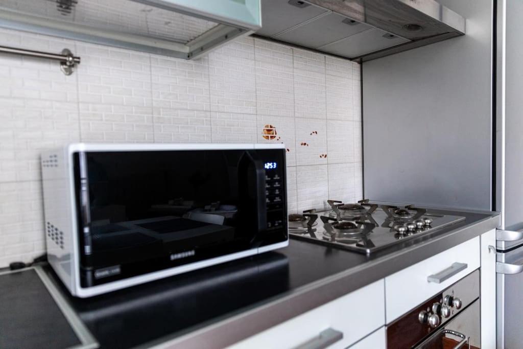 Appartamento Caterina A 5 Minuti Da Milano Fiere E San Siro Con Wifi-Netflix-Free Parking 外观 照片